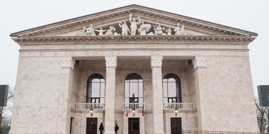 Оккупанты похвастались открытием драмтеатра в Мариуполе (обновлено)