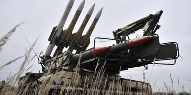 Палаючі залишки: ССО новітніми дронами розбили пів дивізіону російських "Буків" (відео)