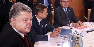 Страх и ненависть в политике. Почему президент Порошенко так редко улыбается