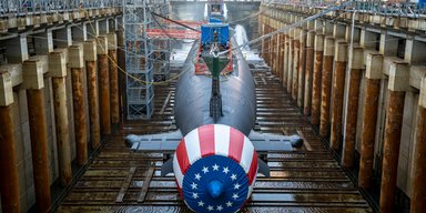 В США спустили на воду атомную субмарину USS Iowa для Военно-морских сил (фото)