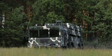 Готовы ударить ракетами на расстояние 300 км: Беларусь развернула на границе РСЗО "Полонез" на границе