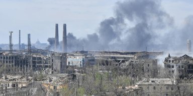"Систематически кто-то взрывается": оккупанты решили освятить "Азовсталь" в Мариуполе