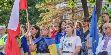 Вето Навроцького: близько 900 тисяч українців можуть втратити право на захист у Польщі, — ЗМІ