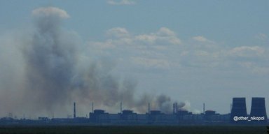 Пожежа і дим біля Запорізької АЕС: чи загрожує станції блекаут (фото, відео)