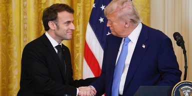 "Эммануэээль!" — как Трамп и Макрон флиртуют без протоколов и рамок, — Politico