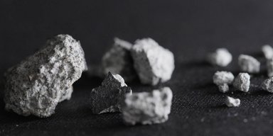 Метеорит, пробивший крышу дома в США, оказался старше Земли на 20 млн лет (видео)