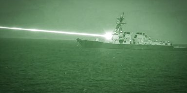 Уничтожит рой дронов автоматически: лазерное оружие ВМС США получит функцию ИИ