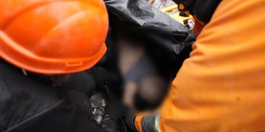 Удар по многоэтажке в Одессе: из-под завалов достали погибшего трехлетнего ребенка (фото)