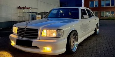 З шахівницею і золотим годинником: в Україні продають розкішний Mercedes S1000 W126 (фото)