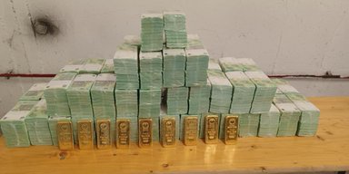 Задержание украинцев в Будапеште: венгры показали золото и деньги, которые перевозили инкассаторы