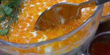 Салат с икрой: готовим яркое и вкусное блюдо на праздничный стол