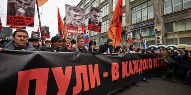 Убийство Немцова совпало в России с Днем "вежливых" спецназовцев, – редактор The Economist