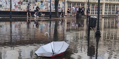 Непогода вслед за Киевом обрушилась на Одессу: улицы затопило, город частично без света