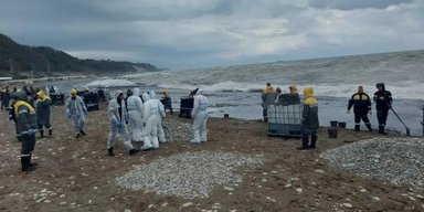 Екокатастрофа не вплине на курортний сезон: в Туапсе обіцяють очистити пляж після розливу нафти