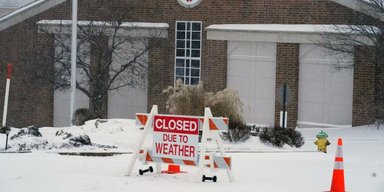 Техас во мгле и холоде. Почему в США в XXI веке люди греются в автомобилях и пьют растаявший снег