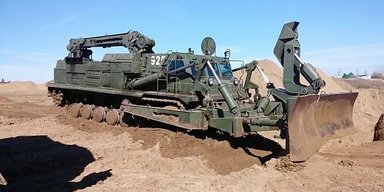 Бойцы ВСУ показали в работе редкую машину БАТ-2: чем она полезна (видео)