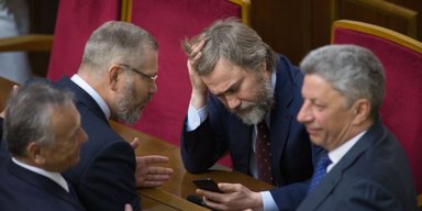 Разблок и шатания. Что происходит в крупнейшей оппозиционной фракции