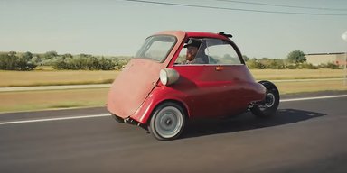 Триколісне безумство: умільці схрестили незвичний старий BMW і спортбайк Yamaha (відео)