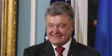Суд начинает рассмотрение по сути дела Порошенко о госизмене и схемах с Медведчуком, — политолог Петр Олещук