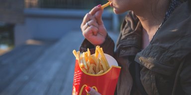Мужчина "чуть не сошел с ума", когда нашел чек жены из McDonald's