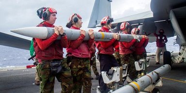 Новые дроны Raytheon для ВВС США будут выпускать с ракетами AMRAAM класса "воздух – воздух"