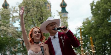 Елена Тополя и Vlad Darwin спели на фоне Андреевской церкви в Киеве (фото)