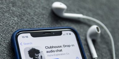 Почему Clubhouse не смог. Как новая соцсеть прошла путь от ажиотажа к разочарованию