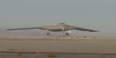Американский стелс-бомбардировщик B-21 Raider проходит этап летных испытаний (видео)