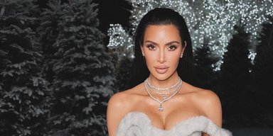 Ким Кардашьян примерила винтажное платье от Mugler