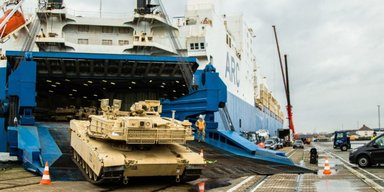 Использовал Байден: Трамп хочет закрыть военную базу снабжения Украины в Греции