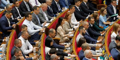 Рада совместила спринт с марафоном. Почему юристы возмущаются особенностями первой сессии парламента