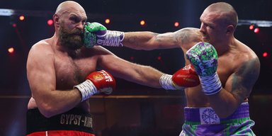 Танець, марки та гонорар: що цікавого відбувалося після бою-реваншу Усика з Ф'юрі (відео)