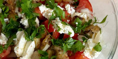 Салат с баклажанами: рецепт сезонного блюда с пикантным вкусом