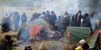 Чи прорвуться біженці до Європи? Три сценарії розвитку кризи на кордоні Польщі та Білорусі
