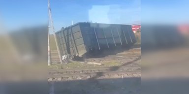 В РФ поезд впервые сошел с рельсов из-за БПЛА: СМИ указали на интересные детали (видео)