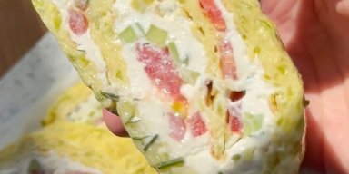 Сезонные рецепты: как приготовить кабачковый рулет со вкусной начинкой (видео)
