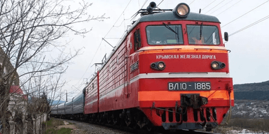 Прибули вибухотехніки та кінологи: у потязі "Москва-Сімферополь" шукали вибухівку (відео)