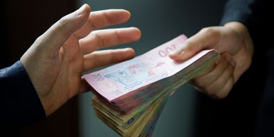 Винять владу: понад 87% українців вважають рівень корупції високим, — опитування (інфографіка)