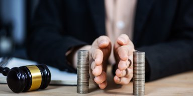 Кількість боржників в Україні різко збільшилася: які сфери найпопулярніші (інфографіка)