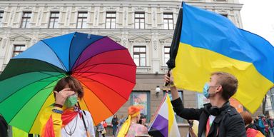 У Києві поліція перевіряє чоловіків на вході до місця проведення фестивалю ЛГБТ, — ЗМІ (фото)