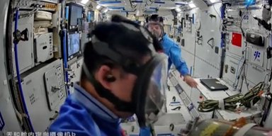 Китайські астронавти приготувалися до нанесення удару з космосу по станції "Тяньгун" (відео)
