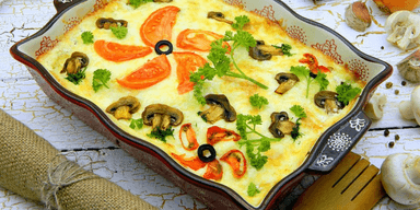Рецепт приготування курячого м'яса з грибами та сиром: смачно та ситно