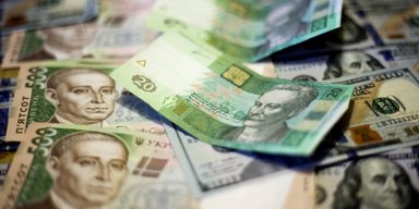 Стране не хватает валюты. Почему дешевеет гривна