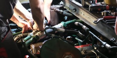"Спасает жизни": в 110 бригаде показали, как ремонтируют технику для ВСУ (видео)