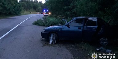 "Врізався в дерево": на Вінничині сталася смертельна ДТП