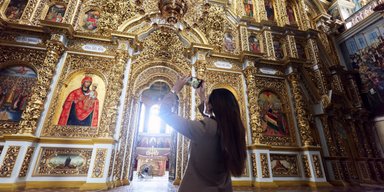 "Путин хотел ударить дроном по Иисусу Христу": сторонница Трампа показала последствия удара по Лавре