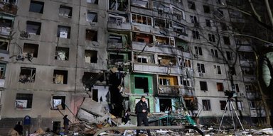 "Значительные разрушения": россияне прямым попаданием ракеты разбомбили многоэтажку Харькова