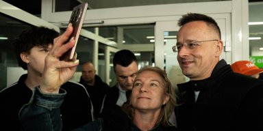 Пропавший Сийярто нашелся: "уничтожает документы" (фото)