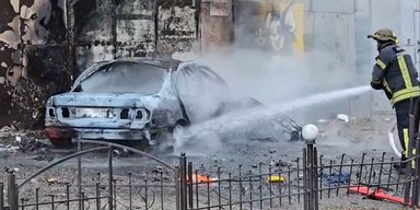 ЗС РФ обстріляли Херсон: в автівці живцем згоріли люди (відео)