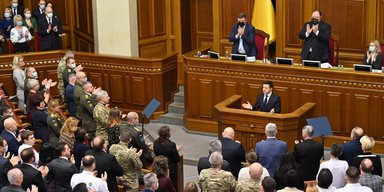 Президент у лещатах. До чого призведе внутрішній і зовнішній тиск на Зеленського
